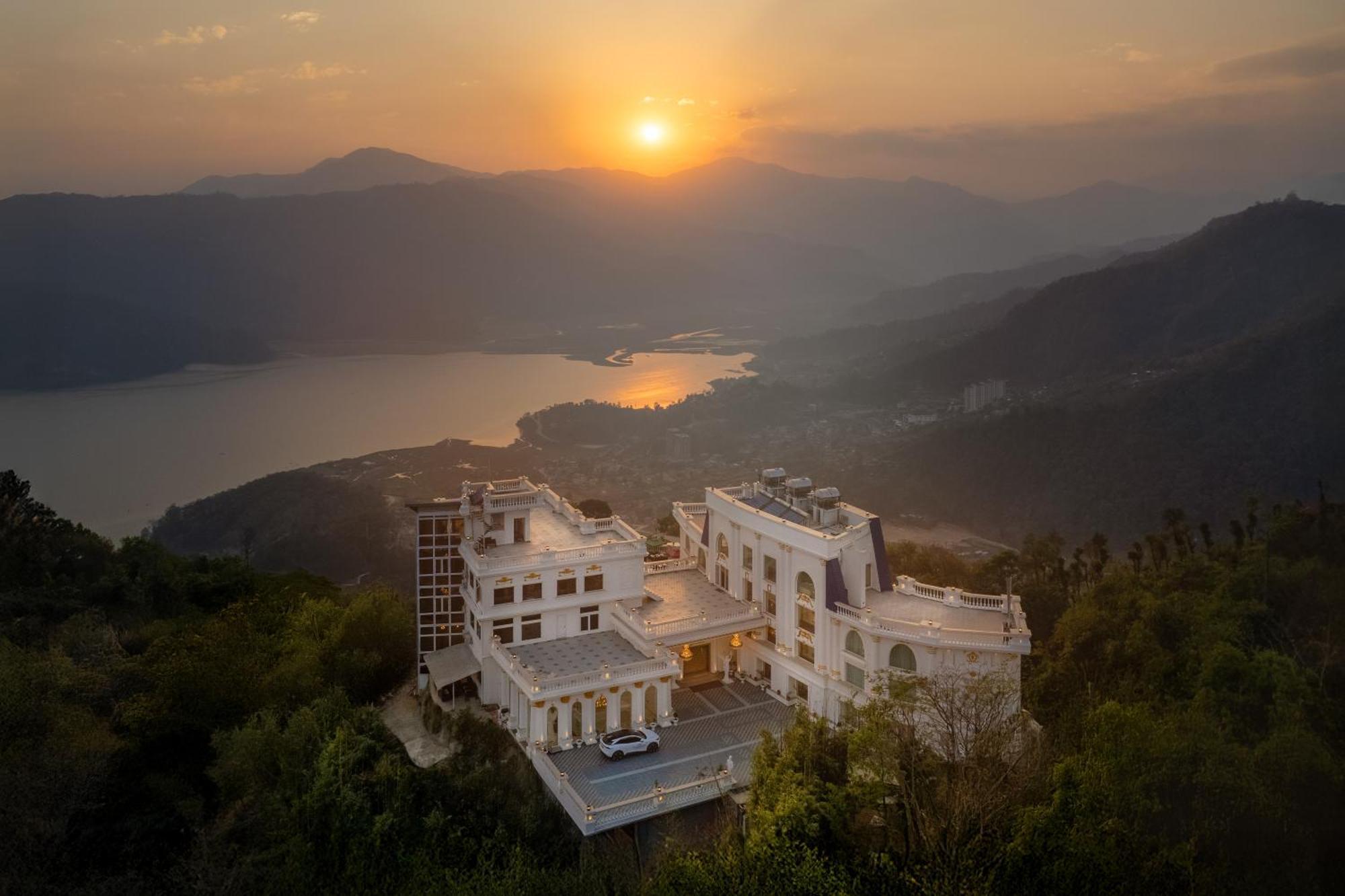 Le Glamour Resort & Wellness Spa Pokhara Eksteriør bilde